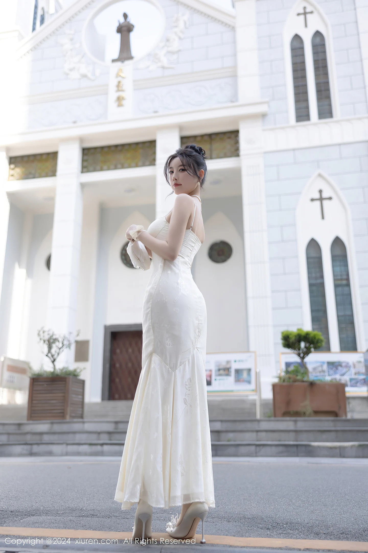 图片[6]-[XiuRen秀人网]VOL.8538 女神杨晨晨Yome性感白色连衣裙配白色丝袜秀完美身材诱惑写真81P-秀人网官方网站